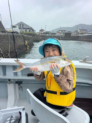 シマアジ