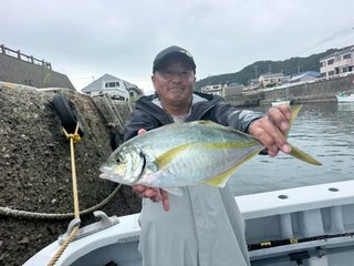 シマアジ