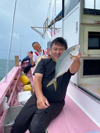 シマアジ