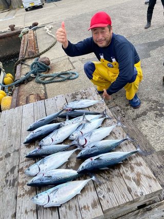 シマアジ
