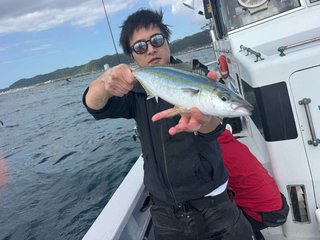 シマアジ