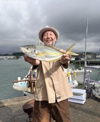 シマアジ